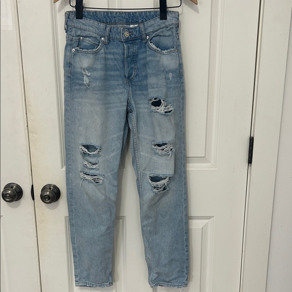 H&M boyfriend ripped light washed jeans size 2 inseam 26” cotton, casual jeans